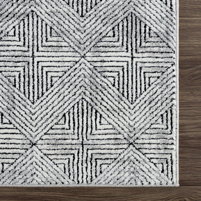 United Weavers Reserve Black 770-30670 7 ft. 11 in. X 7 ft. 11 in. Round Rug
